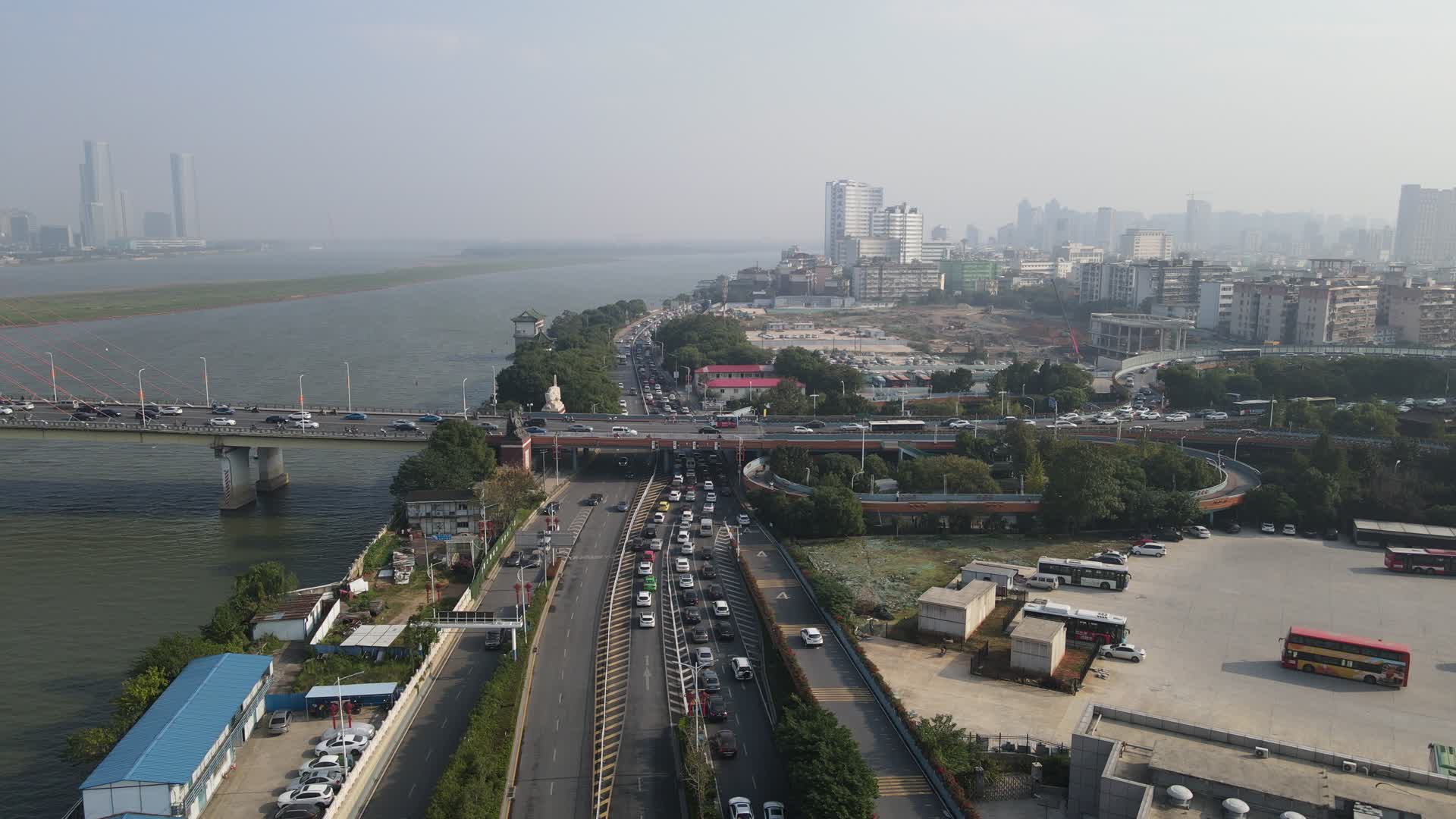航拍湖南长沙湘江中路视频的预览图
