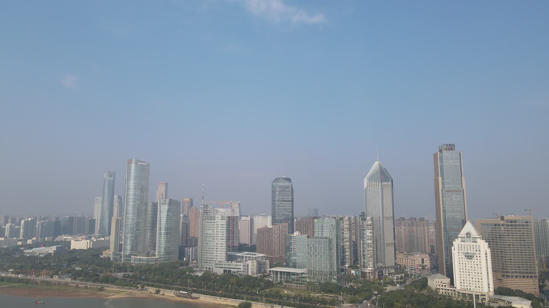 航拍江西南昌赣江红谷滩商务建筑视频的预览图