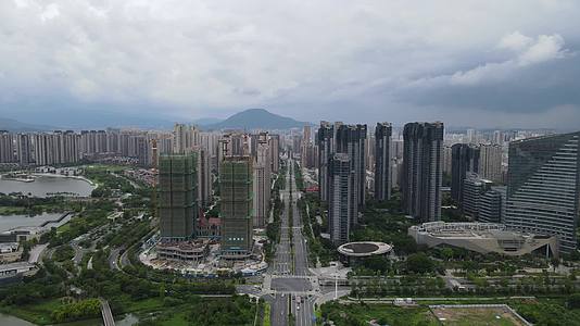 航拍福建漳州城市高楼建筑视频的预览图