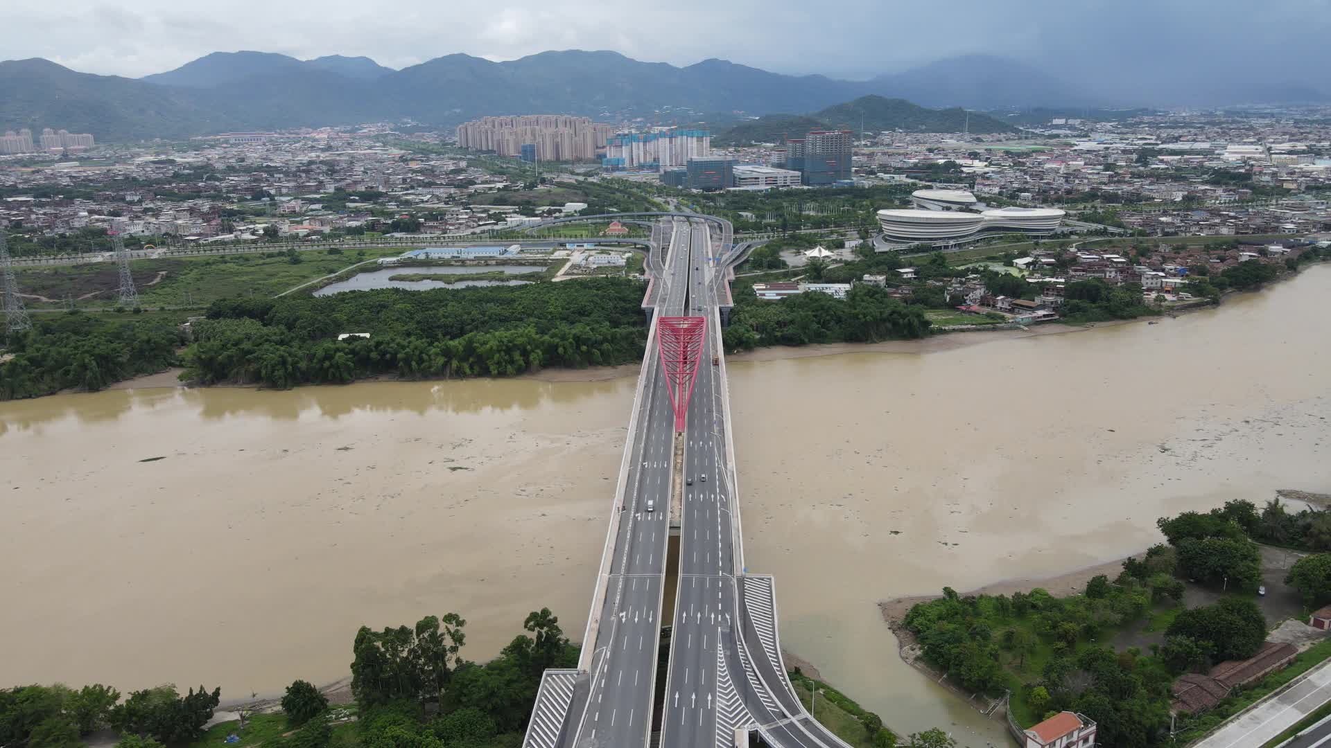 航拍福建漳州九龙江大桥视频的预览图