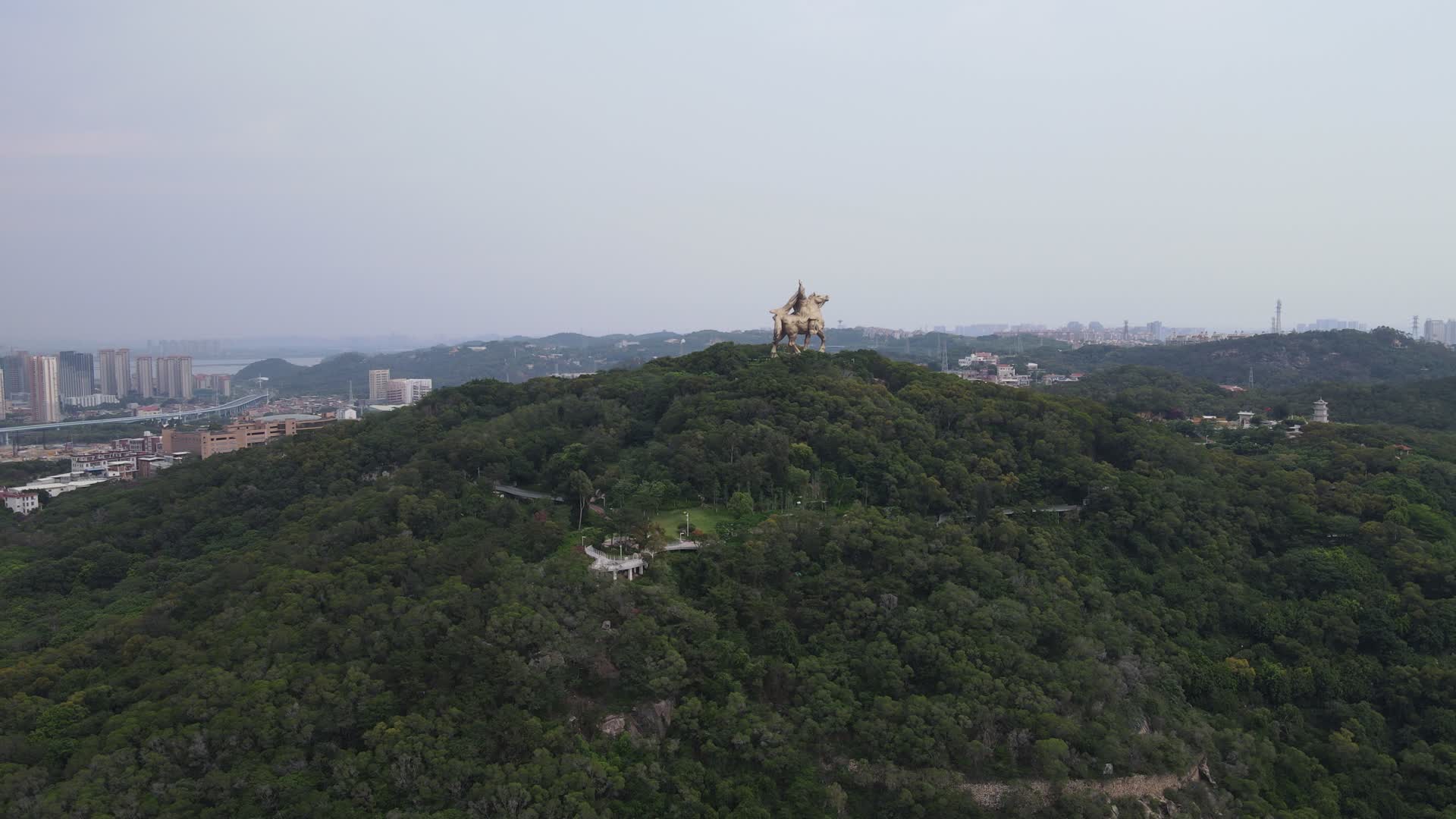 航拍福建泉州郑成功雕像公园视频的预览图
