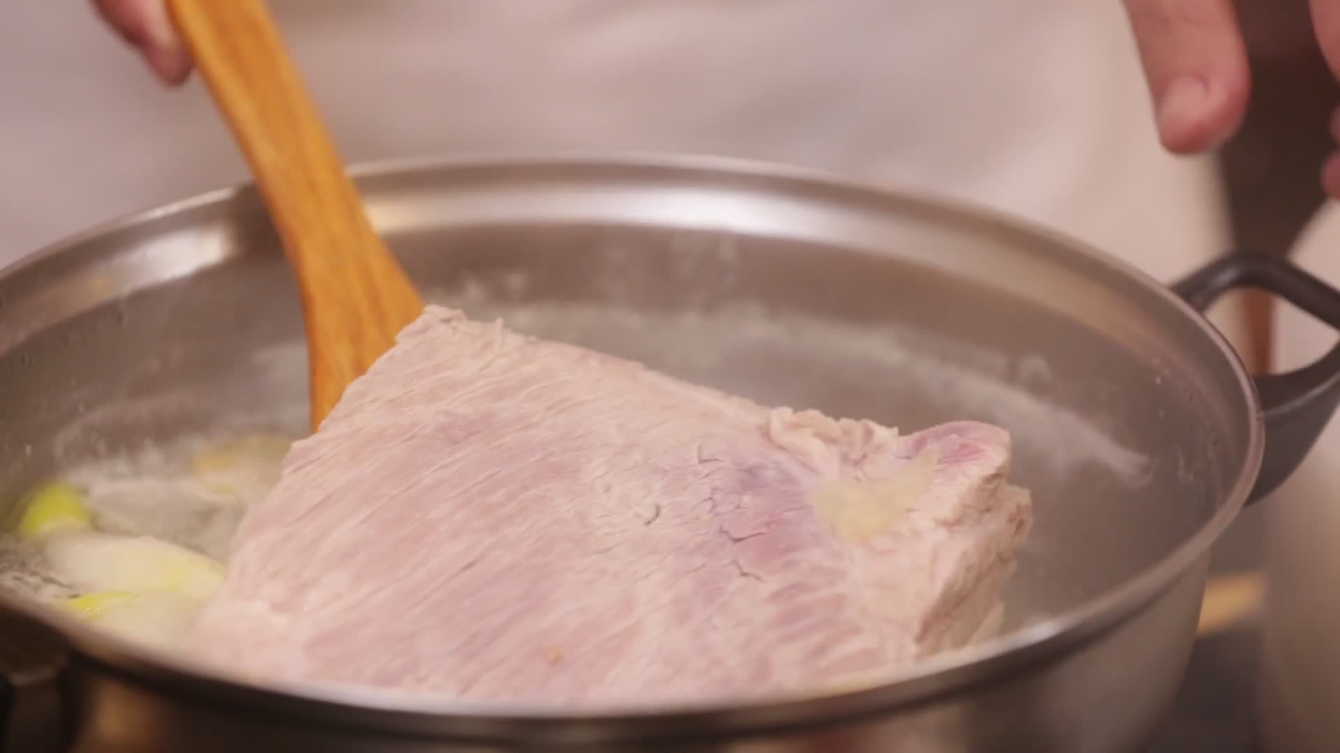 水煮五花肉切片把子肉视频的预览图