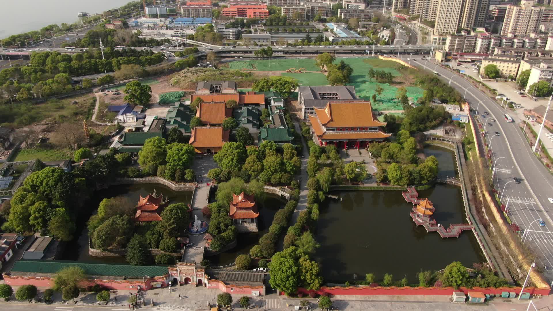 航拍湖南长沙开福古寺视频的预览图