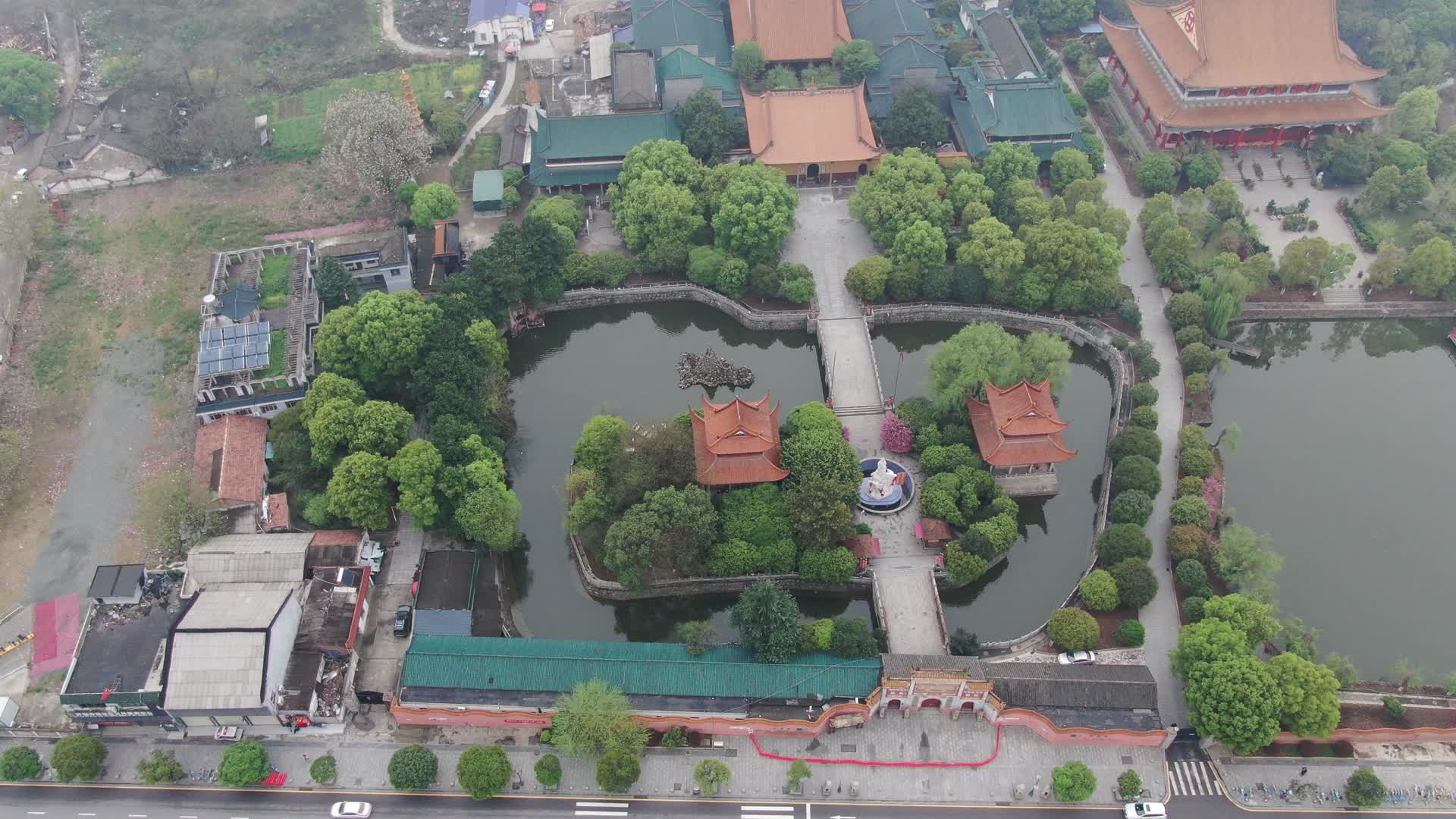 航拍湖南长沙开福古寺视频的预览图