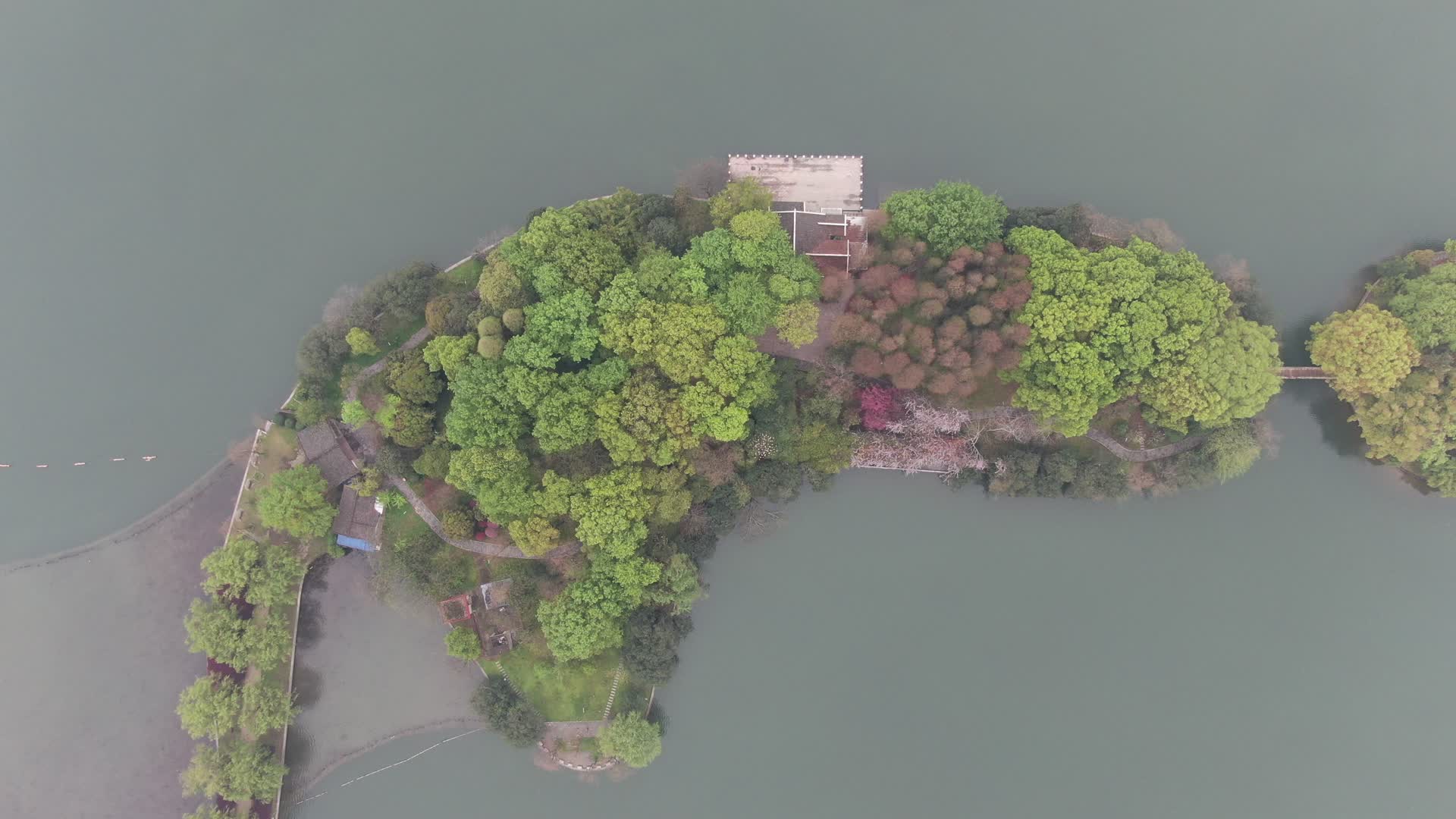 俯拍湖南烈士公园嘉年湖视频的预览图