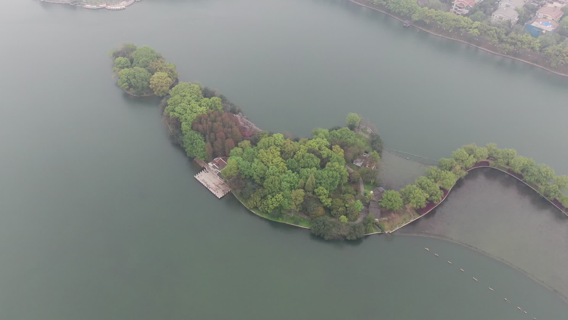 航拍湖南长沙烈士公园嘉年湖视频的预览图