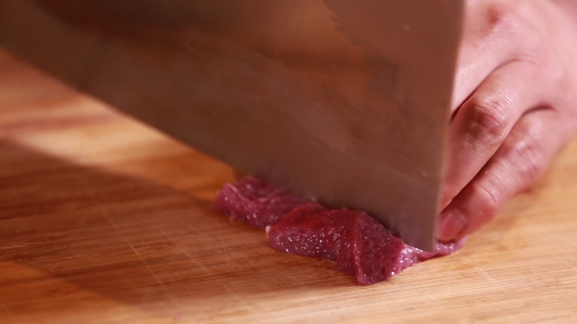 厨师刀切羊肉视频的预览图