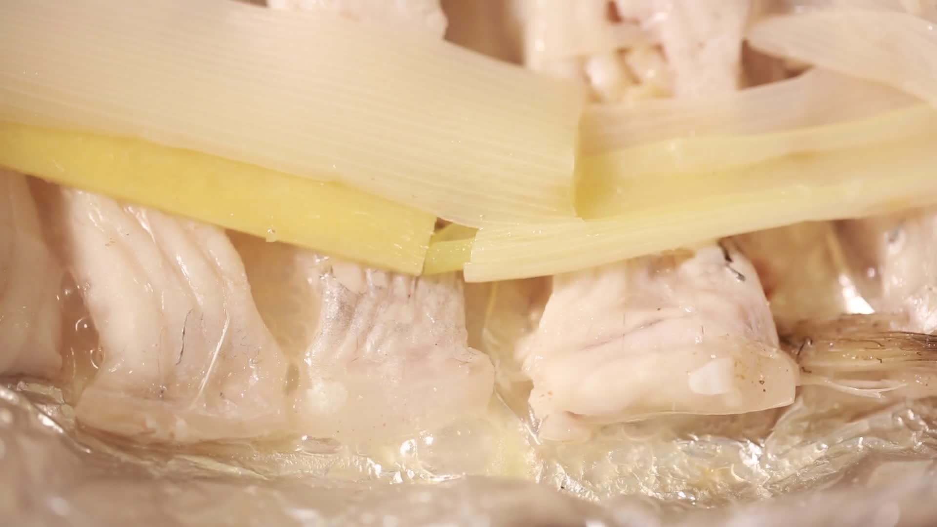 烤鱼锡纸鱼肉视频的预览图