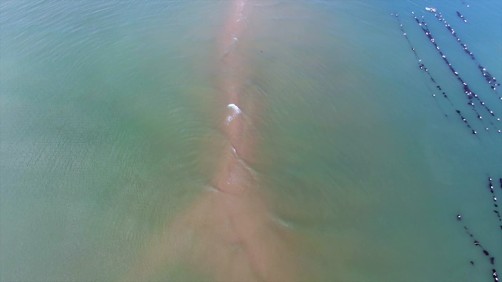 4K航拍福建漳州东山岛鱼骨沙洲视频的预览图