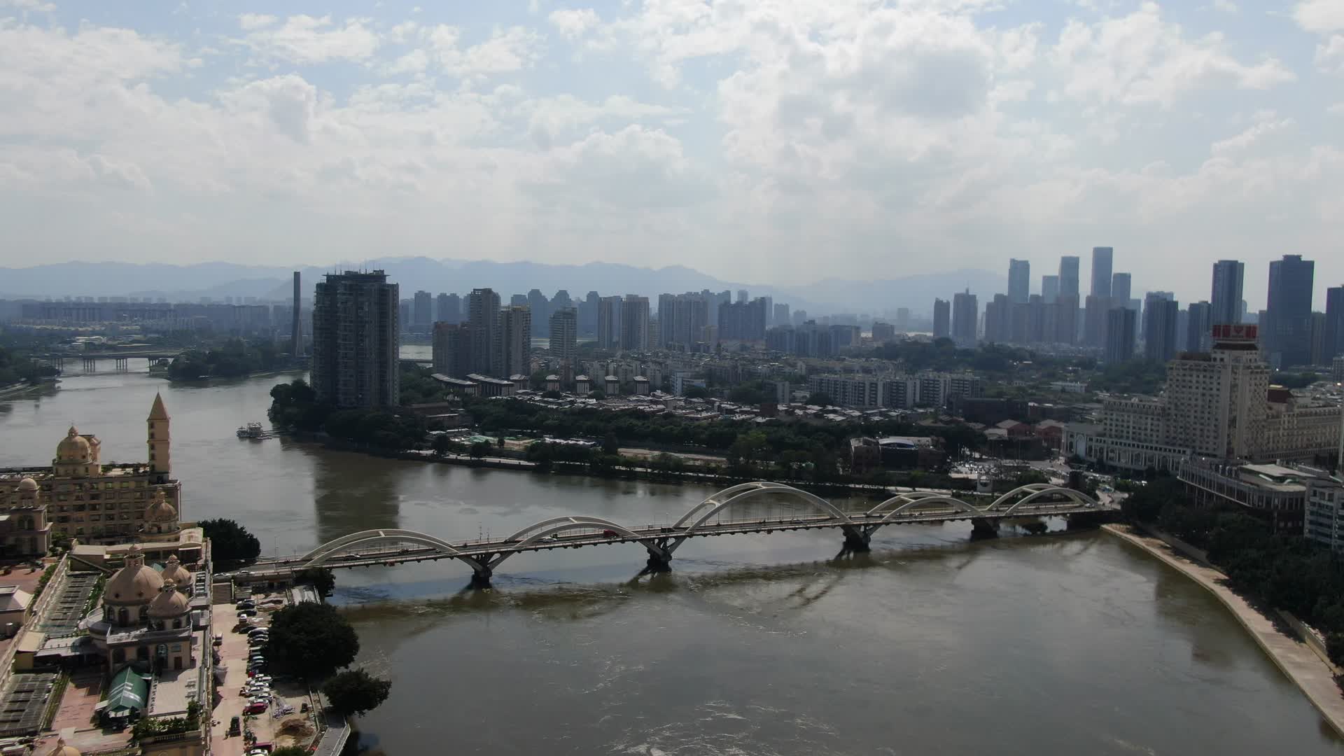 航拍福建福州解放大桥交通视频视频的预览图