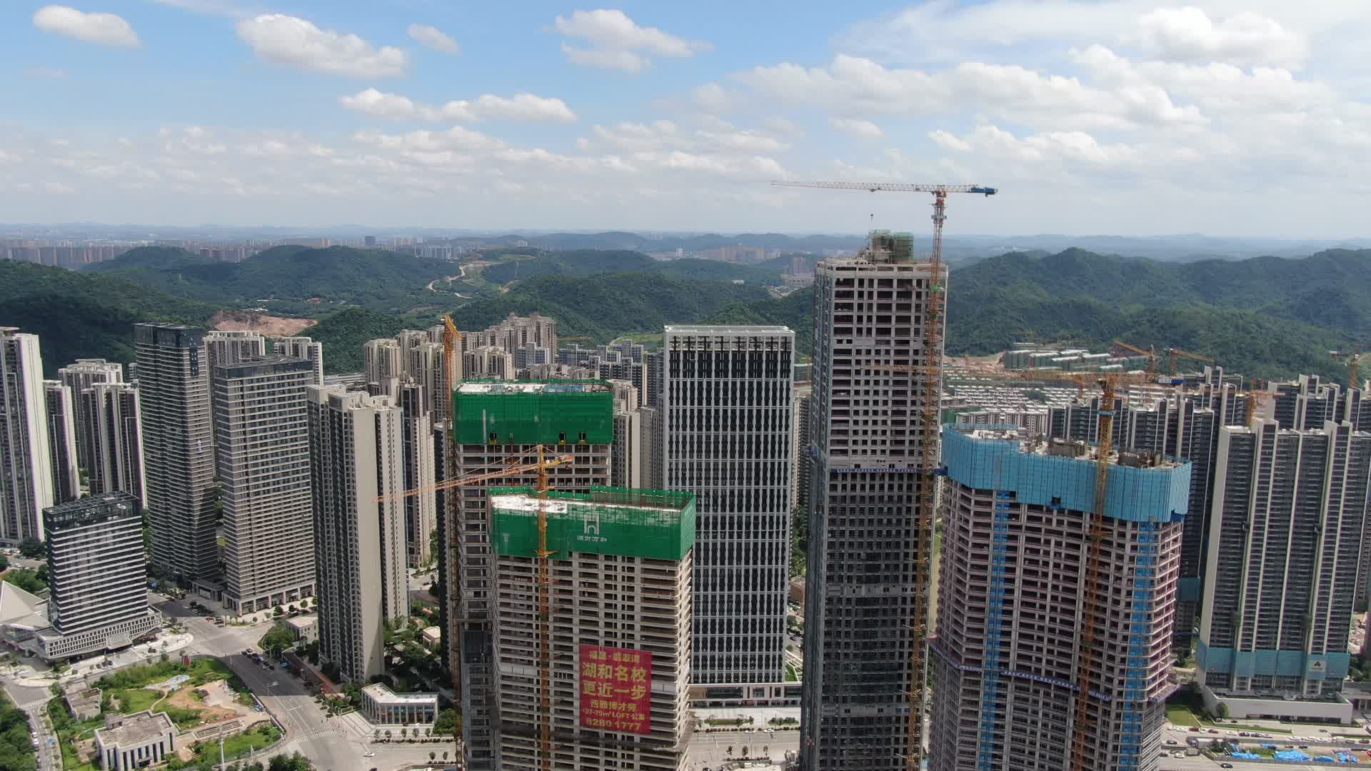 航拍城市高楼商务建筑施工现场视频的预览图