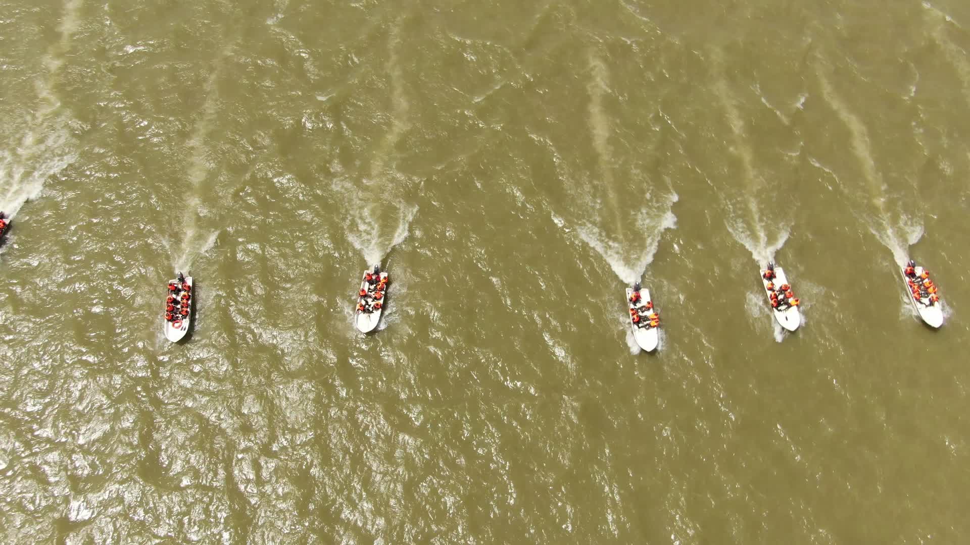 航拍抗洪演练救灾视频视频的预览图