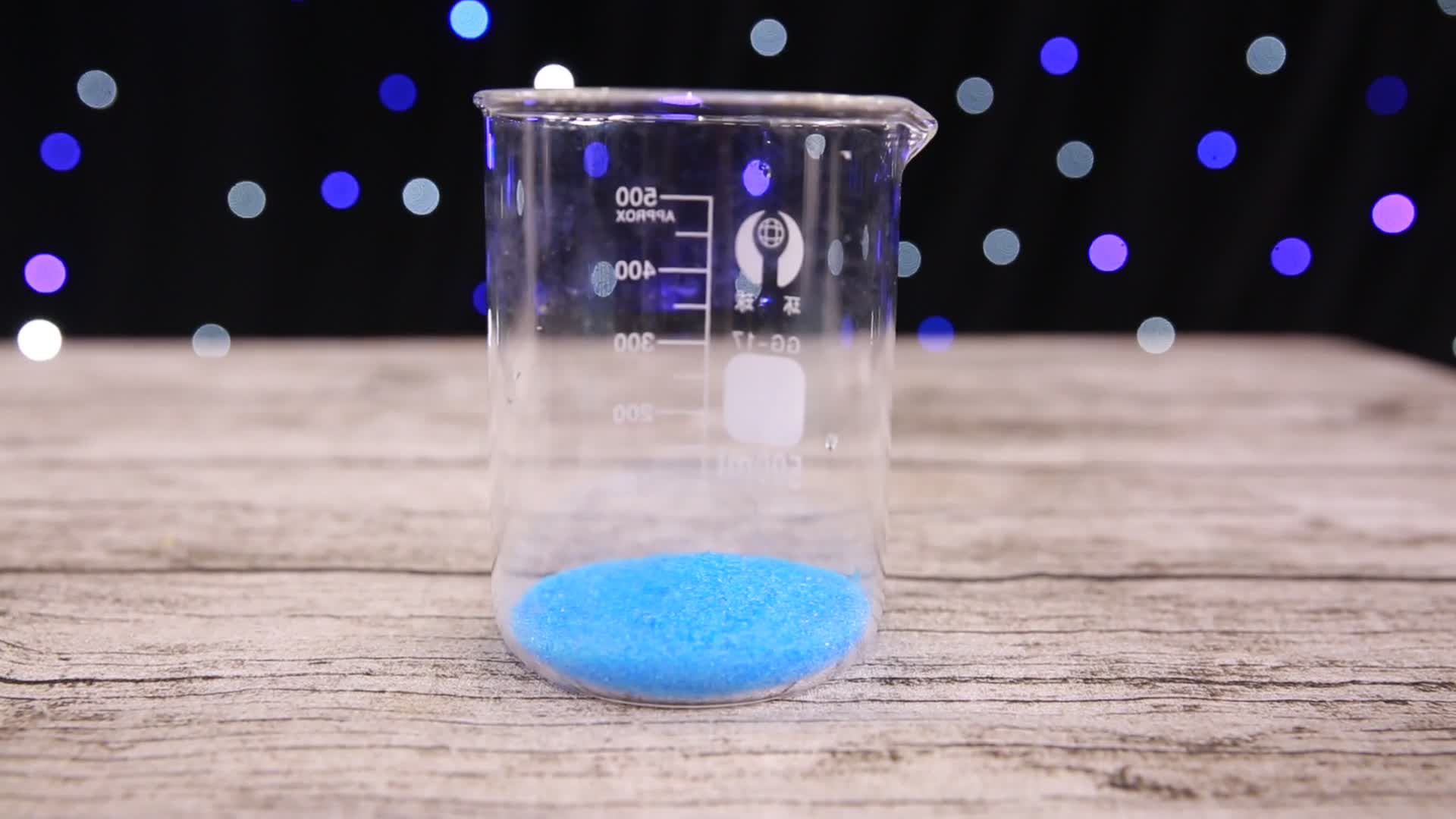 烧杯装化学蓝钒视频的预览图