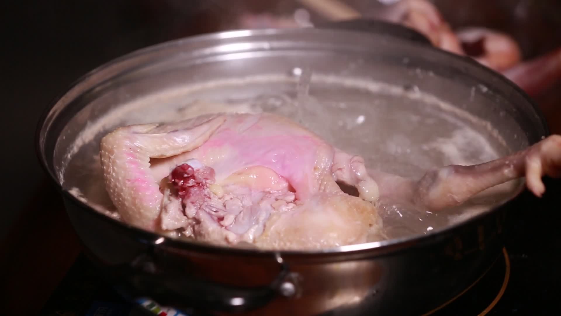 甲醛处理死鸡肉视频的预览图