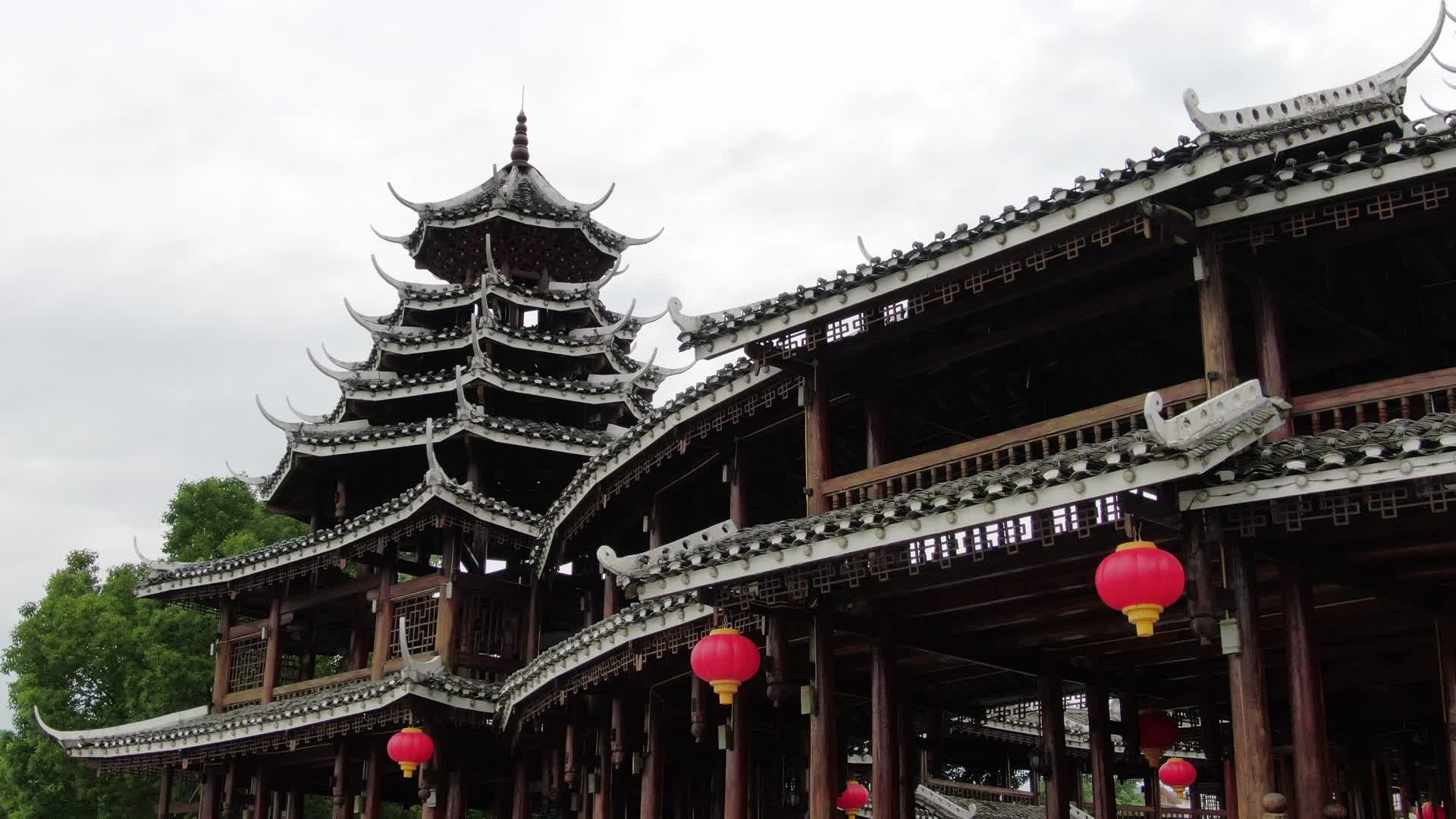 航拍贵州侗族特色建筑视频的预览图
