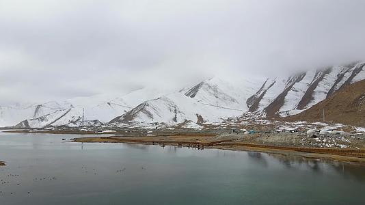 新疆帕米尔高原雪山视频的预览图