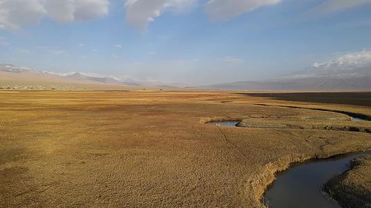 新疆帕米尔高原航拍视频的预览图