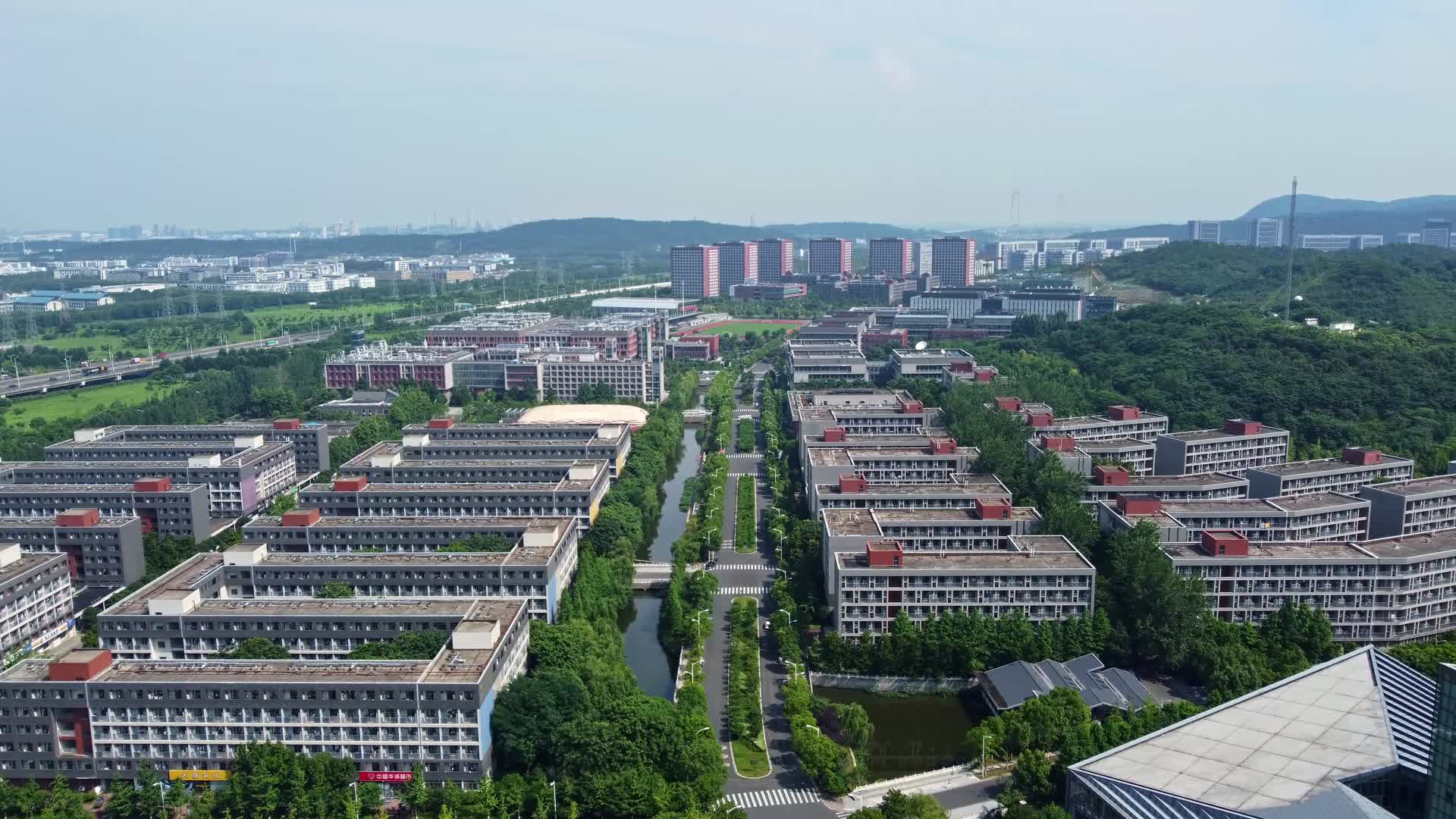 南京大学仙林校区航拍4K视频的预览图
