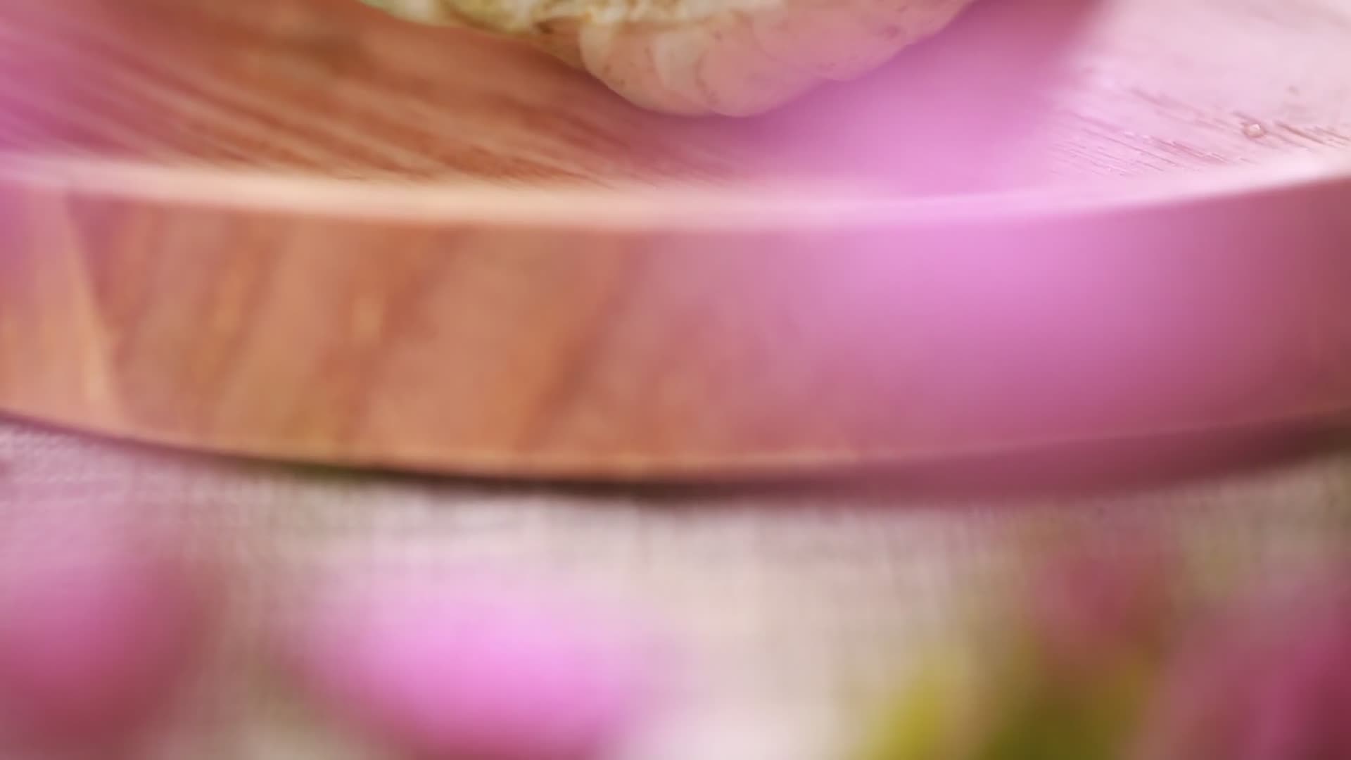 蓝钒浸泡的芹菜根视频的预览图