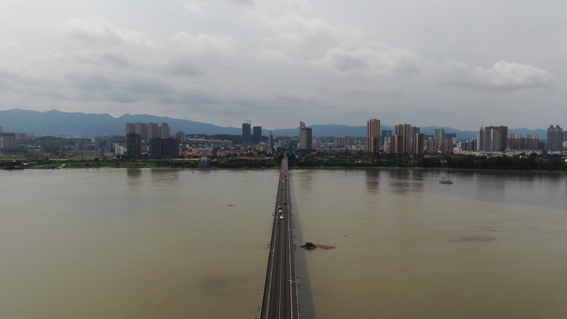 航拍江西吉安赣江井冈山大桥视频的预览图