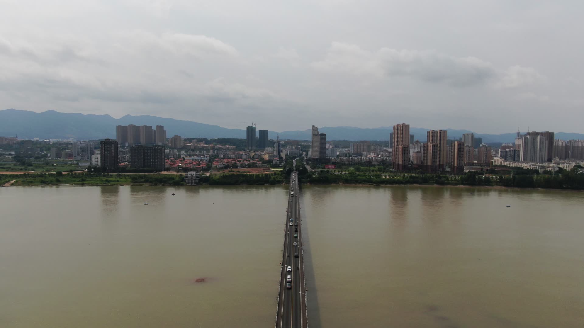 航拍江西吉安赣江井冈山大桥视频的预览图