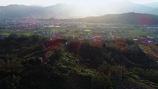美丽乡村太阳落山航拍视频的预览图