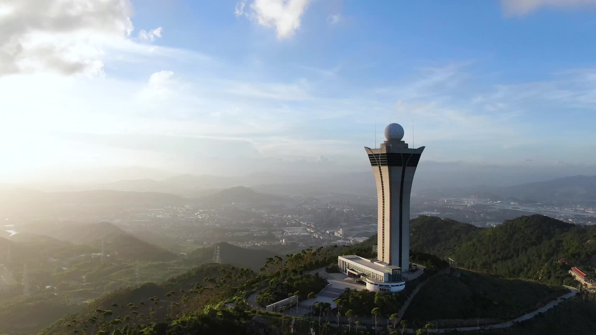 泉州晋江紫帽山山顶气象塔航拍视频的预览图