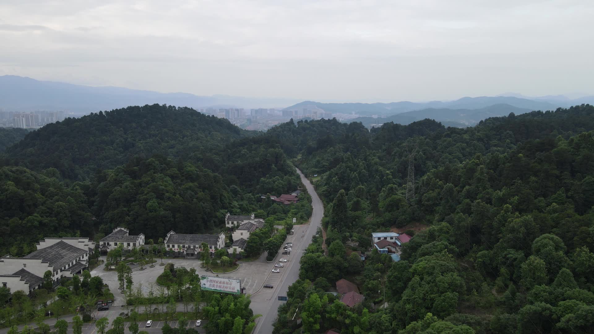 航拍大山中的乡村公路视频的预览图