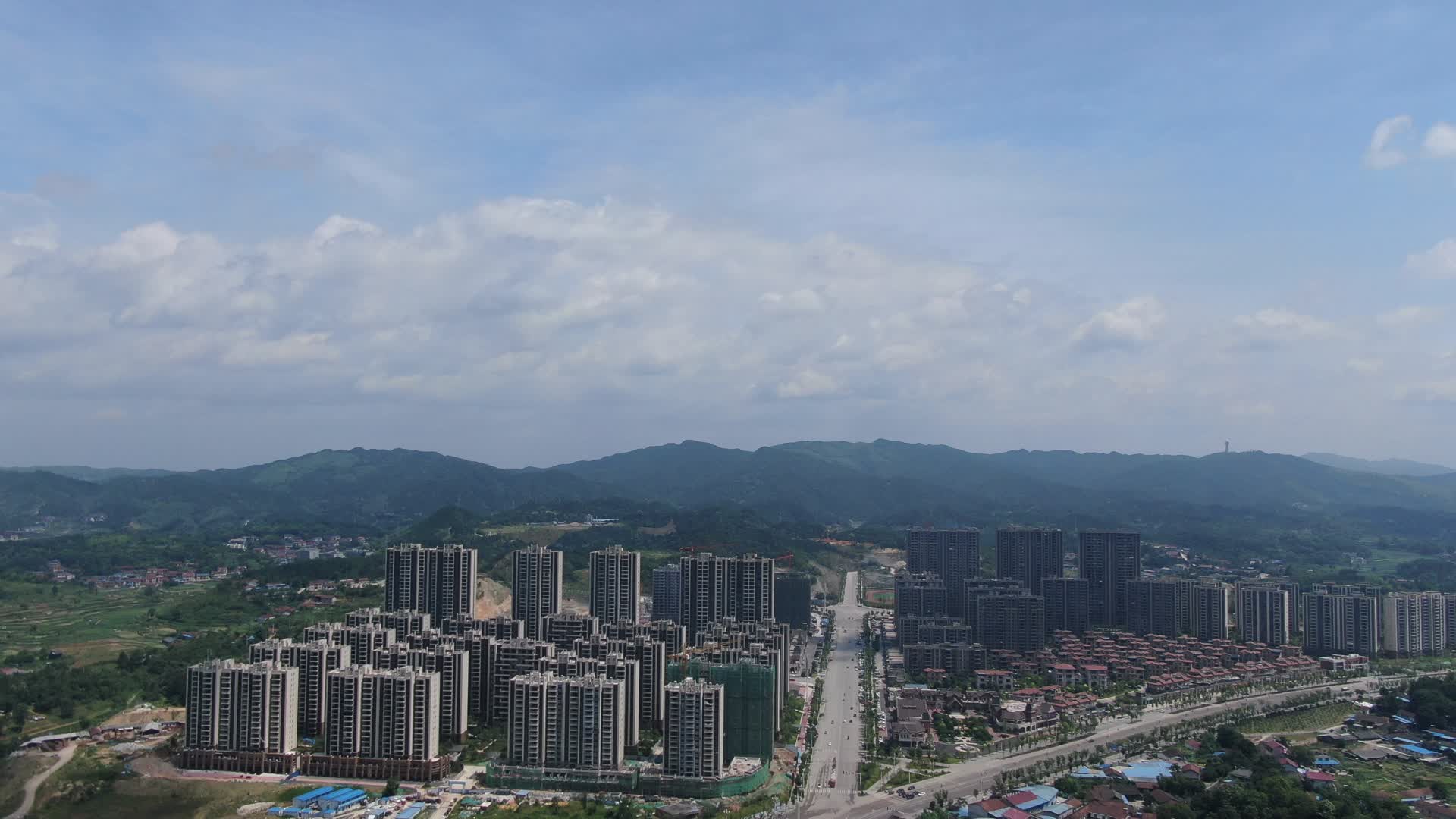 航拍城市扩建蓝天白云视频的预览图