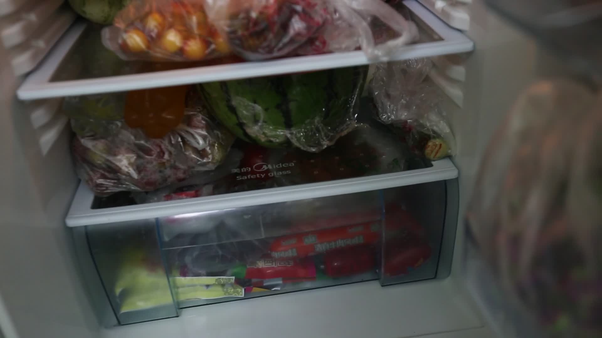 冰箱冷藏储存食物视频的预览图