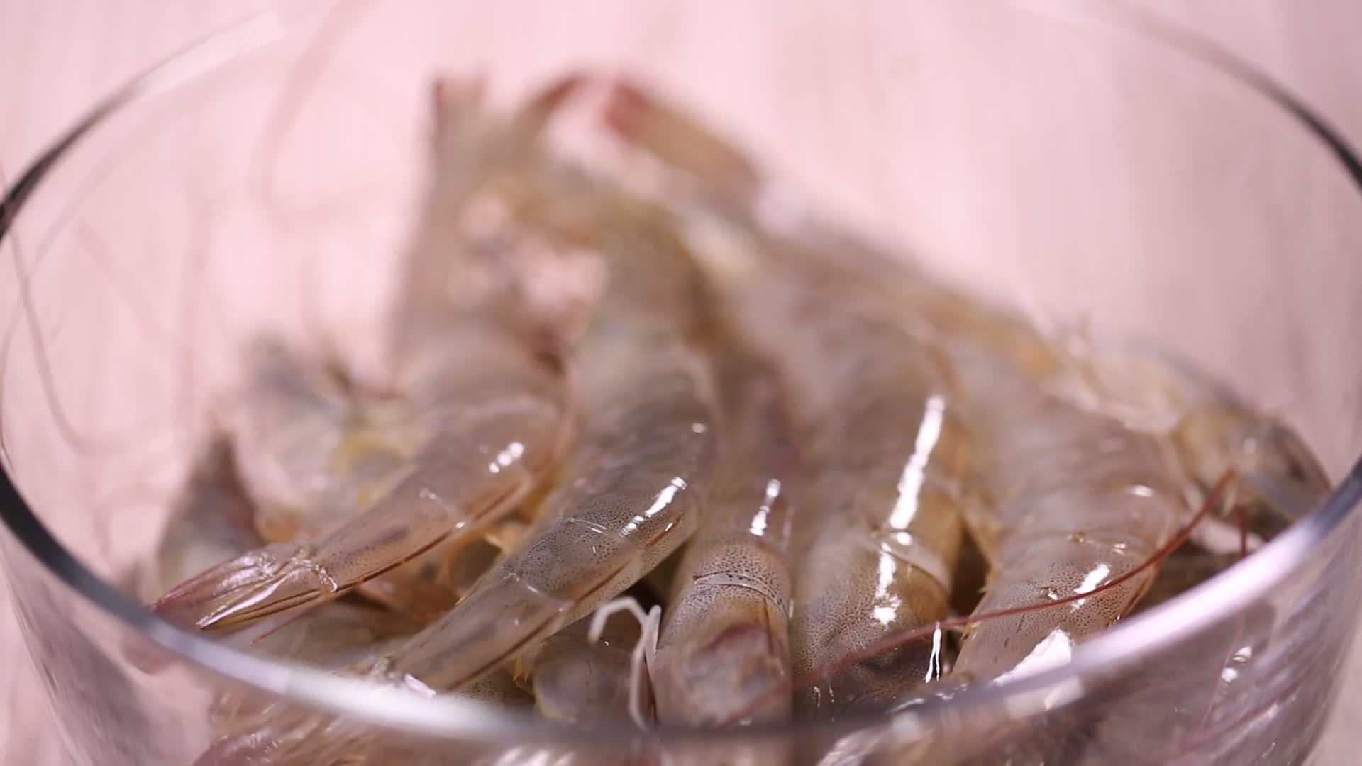 新鲜基围虾视频的预览图