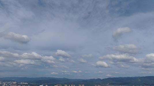 航拍蓝天白云空境视频的预览图