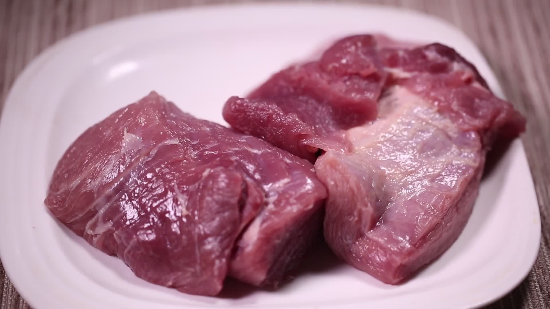 食材新鲜肉类装袋储存视频的预览图