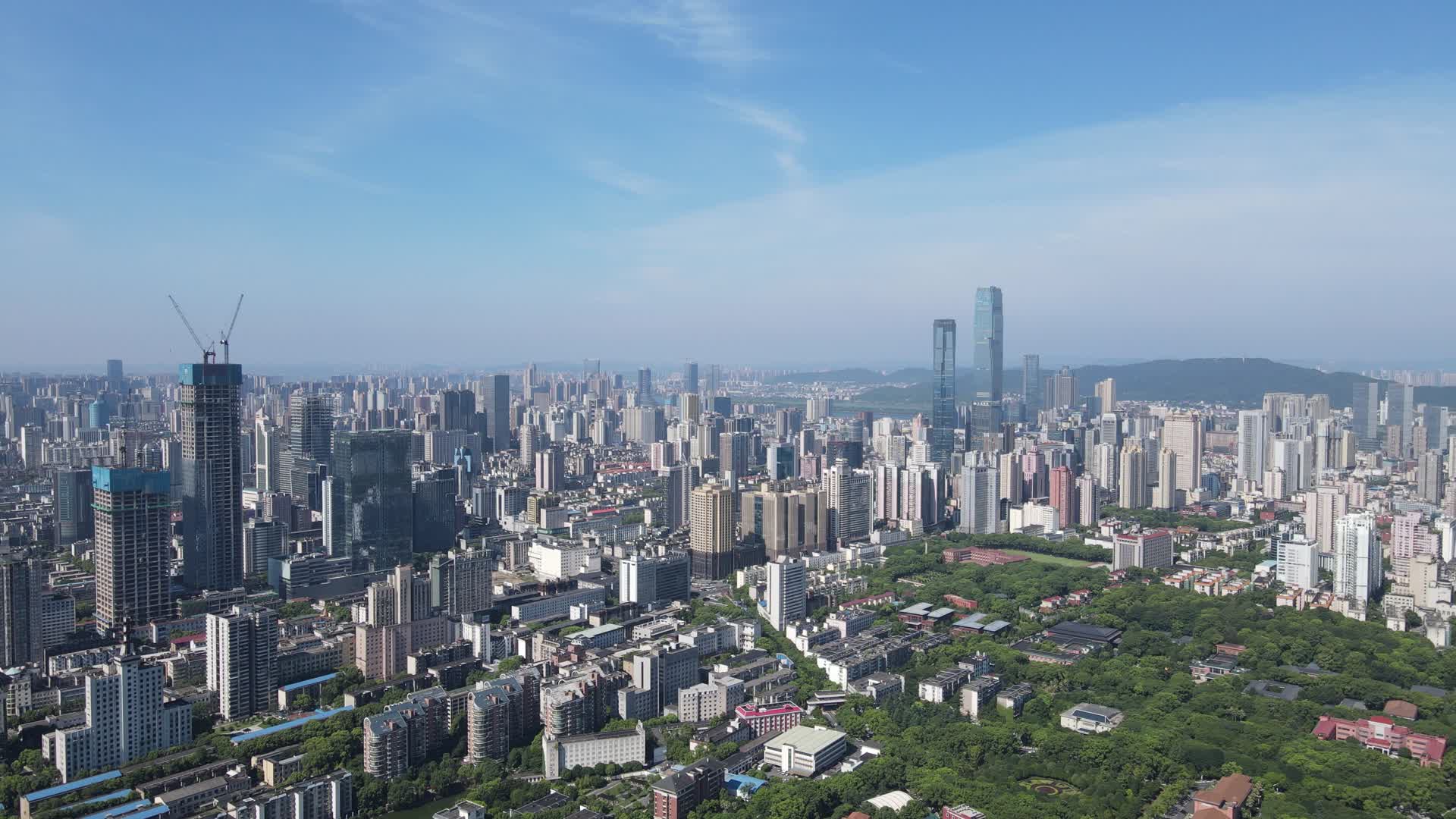 航拍湖南长沙城市全景蓝天白云视频的预览图
