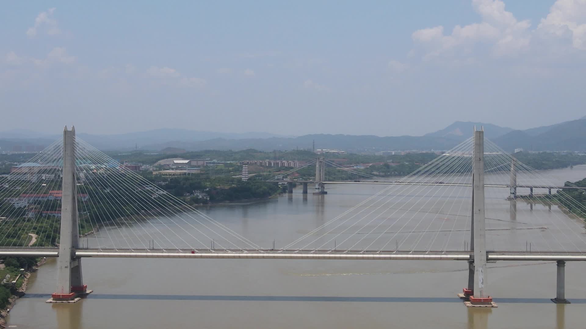 航拍江西赣州特大桥交通视频的预览图