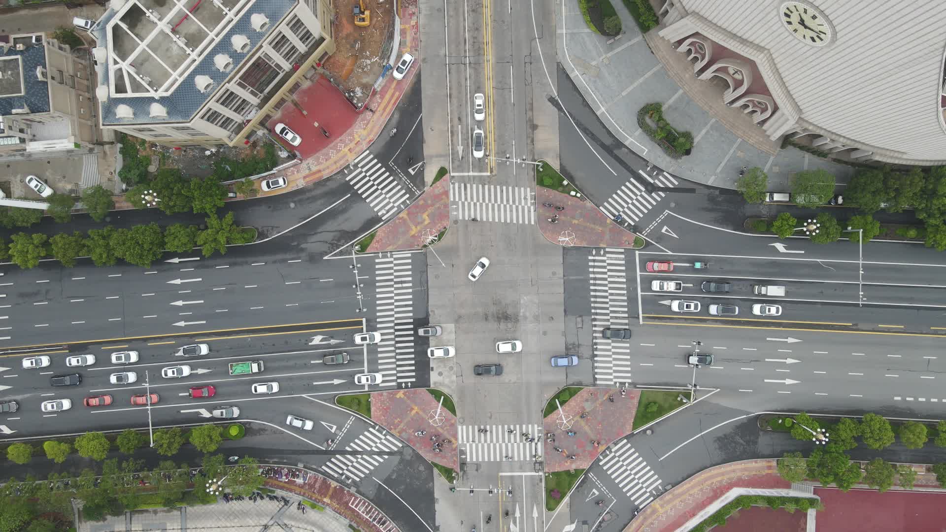 航拍福建漳州城市交通十字交叉路视频的预览图