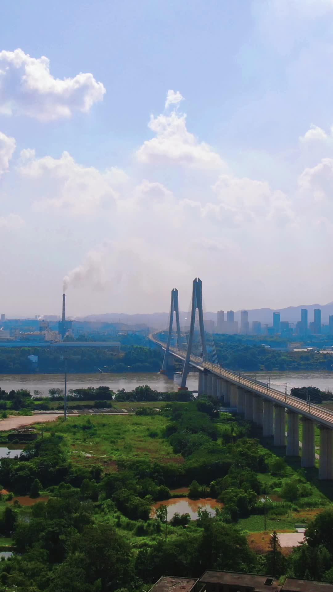 航拍江西赣州特大桥交通视频视频的预览图