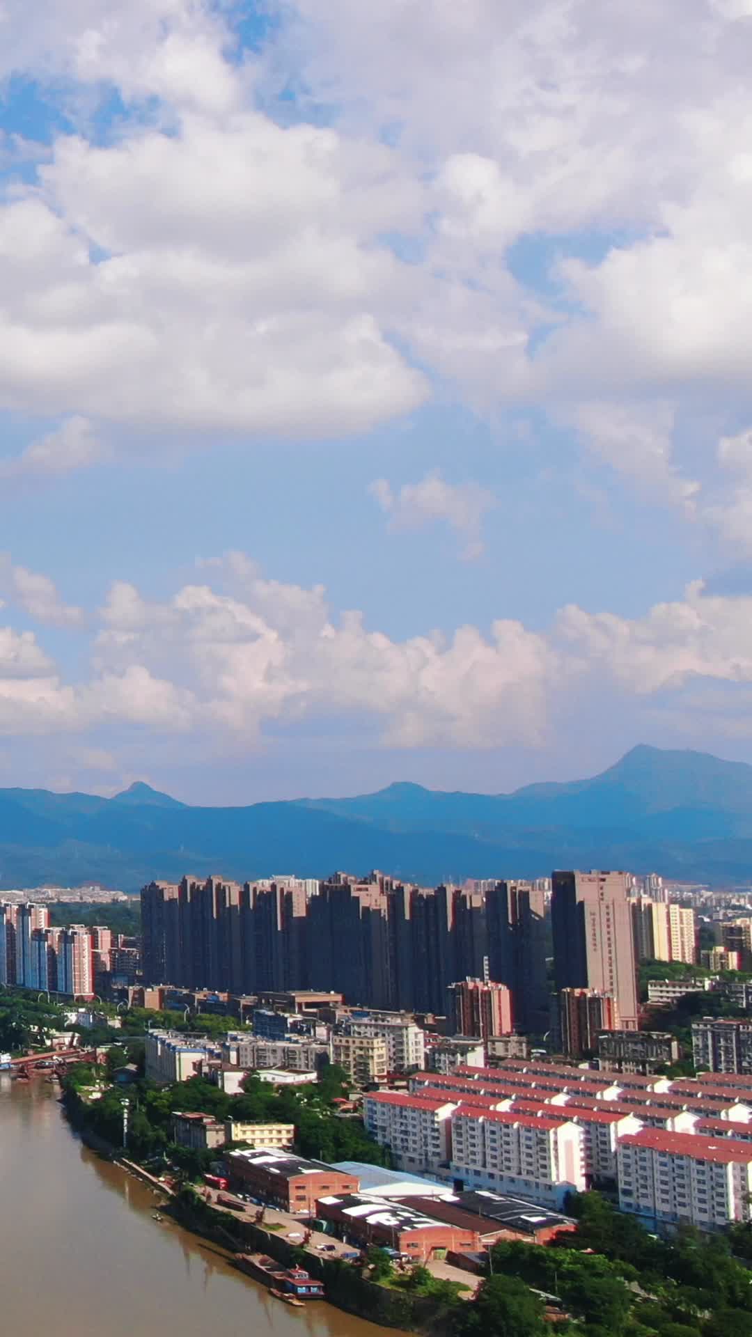 航拍江西赣州城市风光竖屏视频视频的预览图