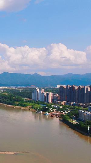 航拍江西赣州城市蓝天白云竖屏视频视频的预览图