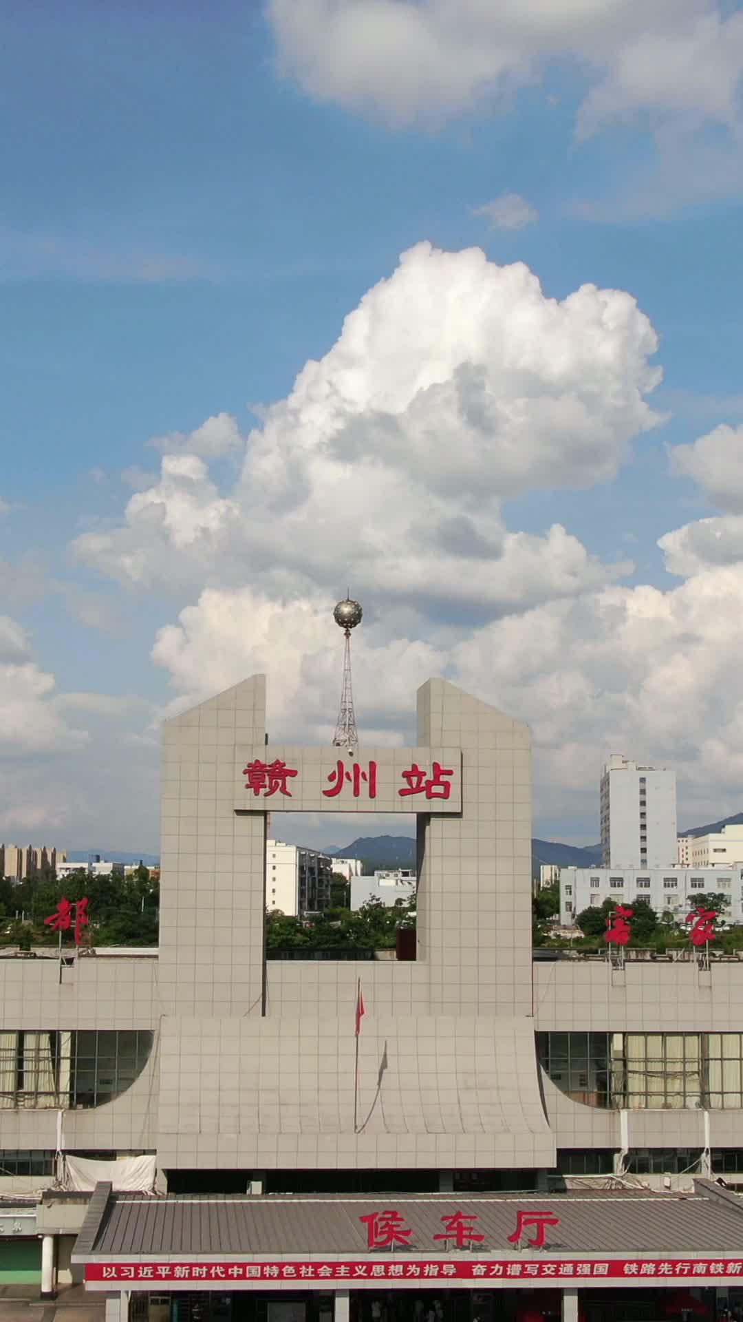 航拍江西赣州火车站竖屏视频视频的预览图