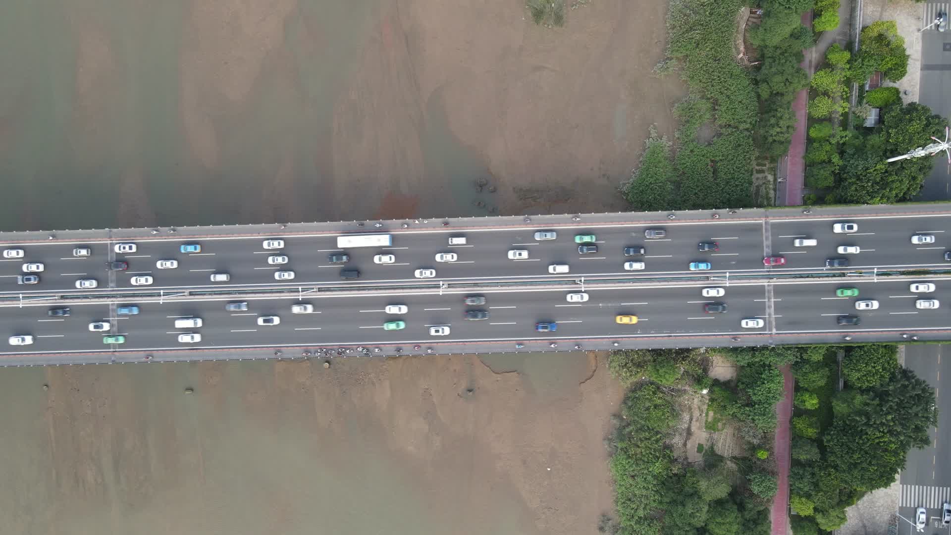 俯拍福建闽江尤溪大桥交通视频的预览图
