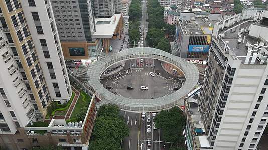 漳州市区丹霞路与南昌路交叉口人行天桥视频的预览图