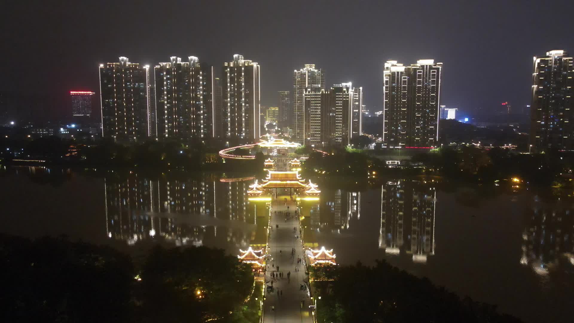 航拍福建漳州南山桥夜景视频的预览图