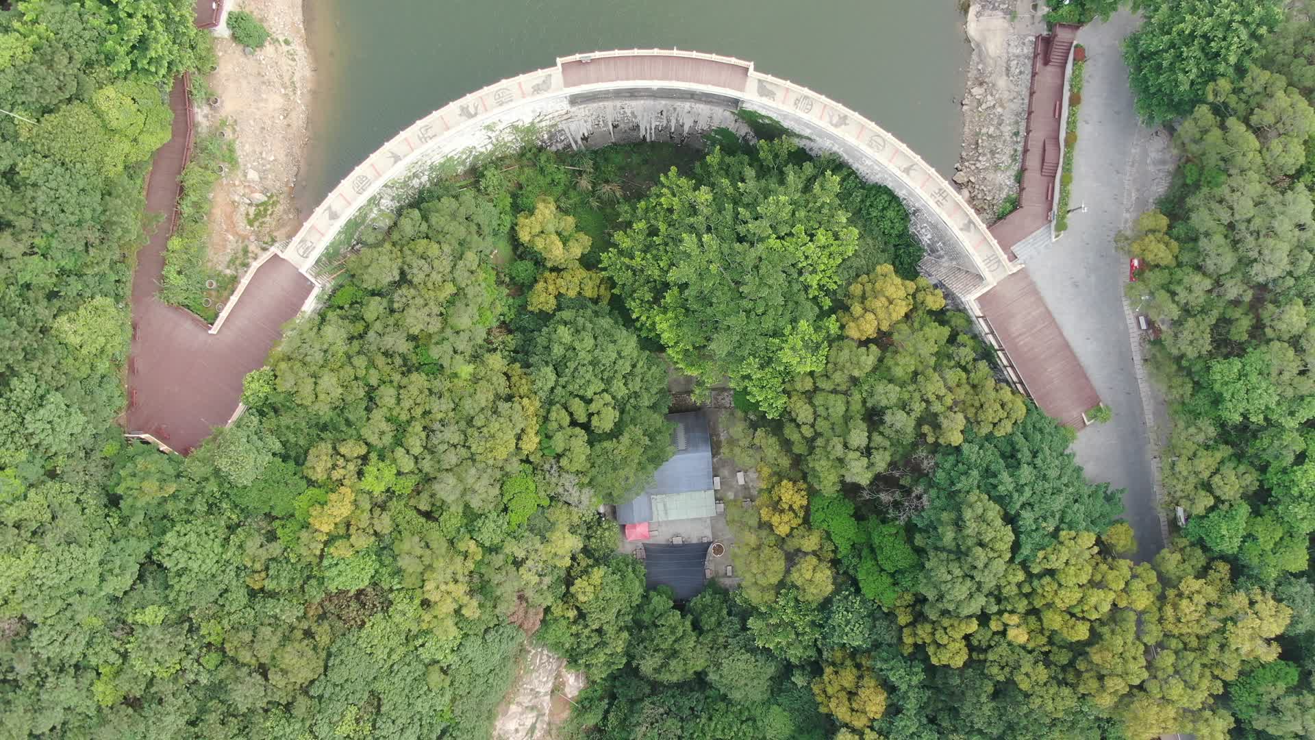 航拍福建泉州清源山天湖视频的预览图
