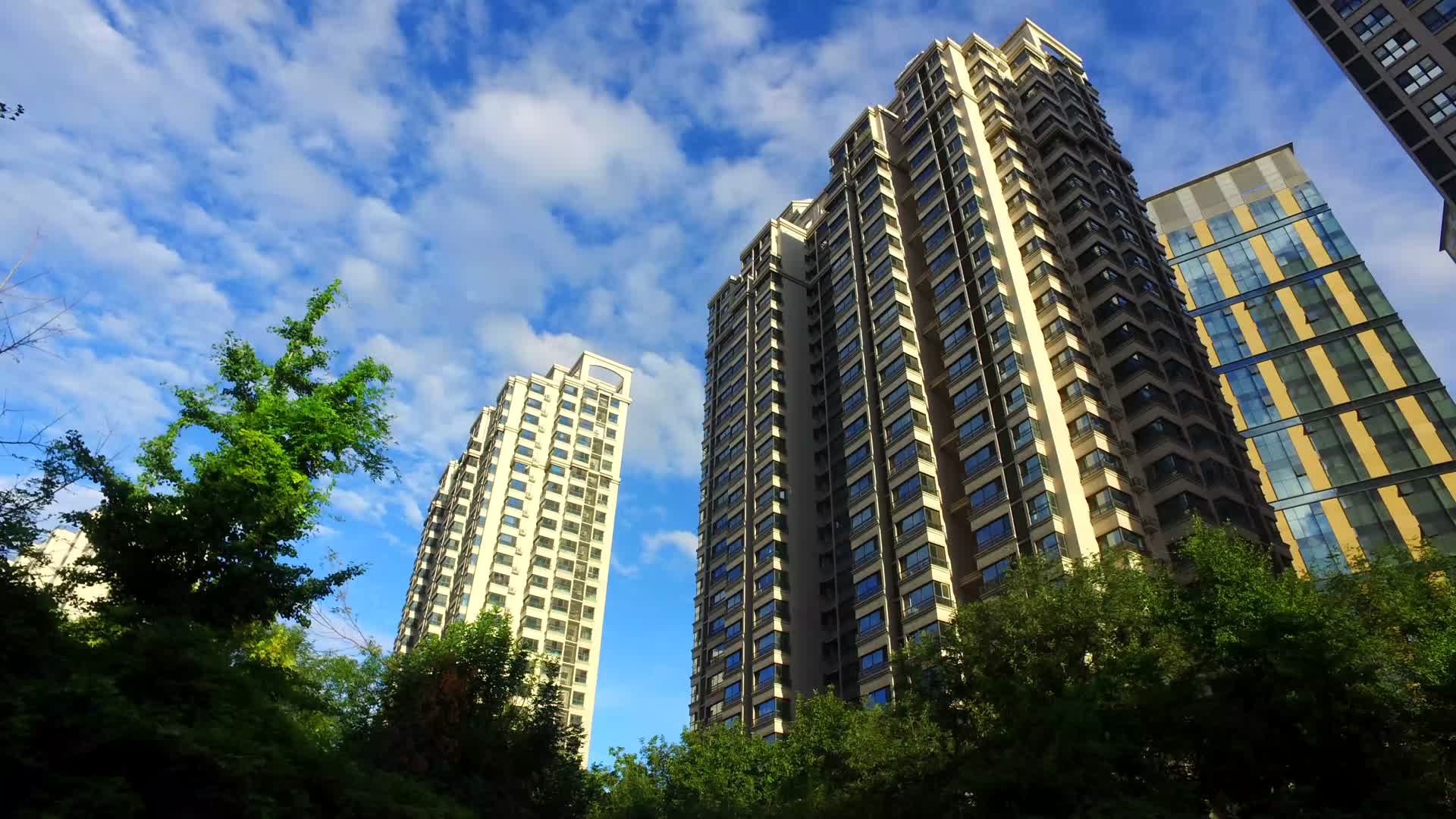 高档楼盘城市建筑房地产住宅小区视频的预览图