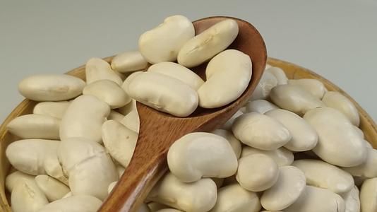 白色的芸豆豆子视频的预览图