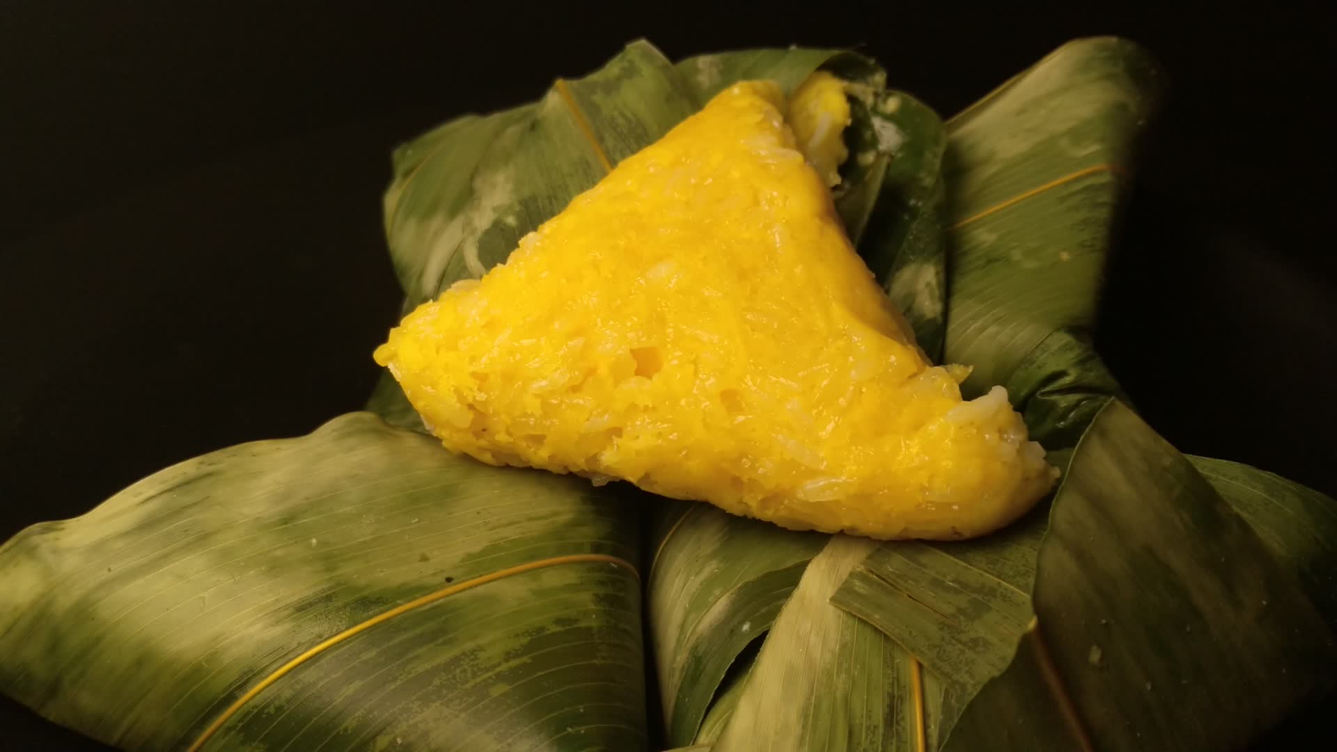 玉米粑粑美食4K高清视频视频的预览图