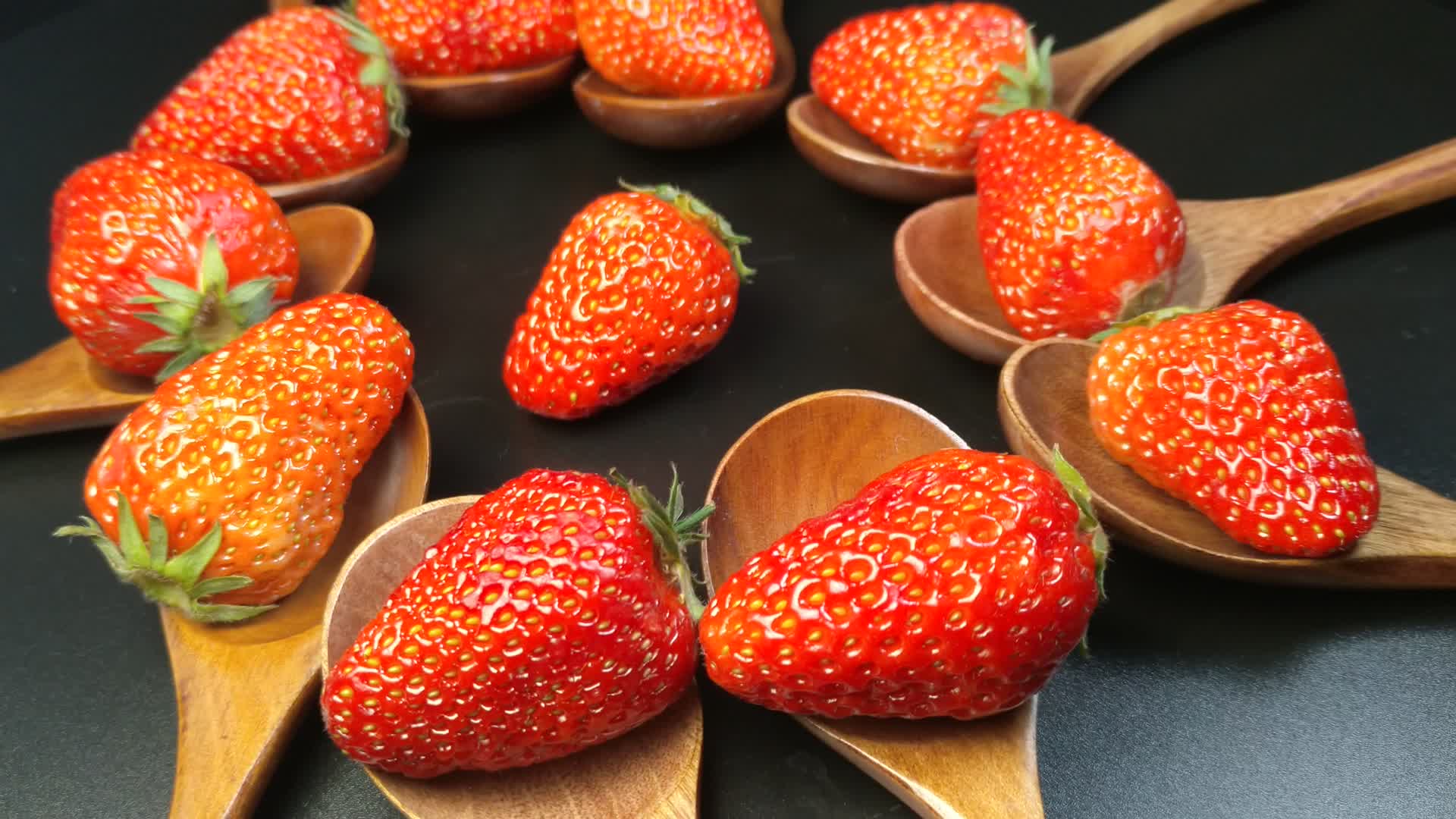 新鲜健康生态有机草莓视频的预览图