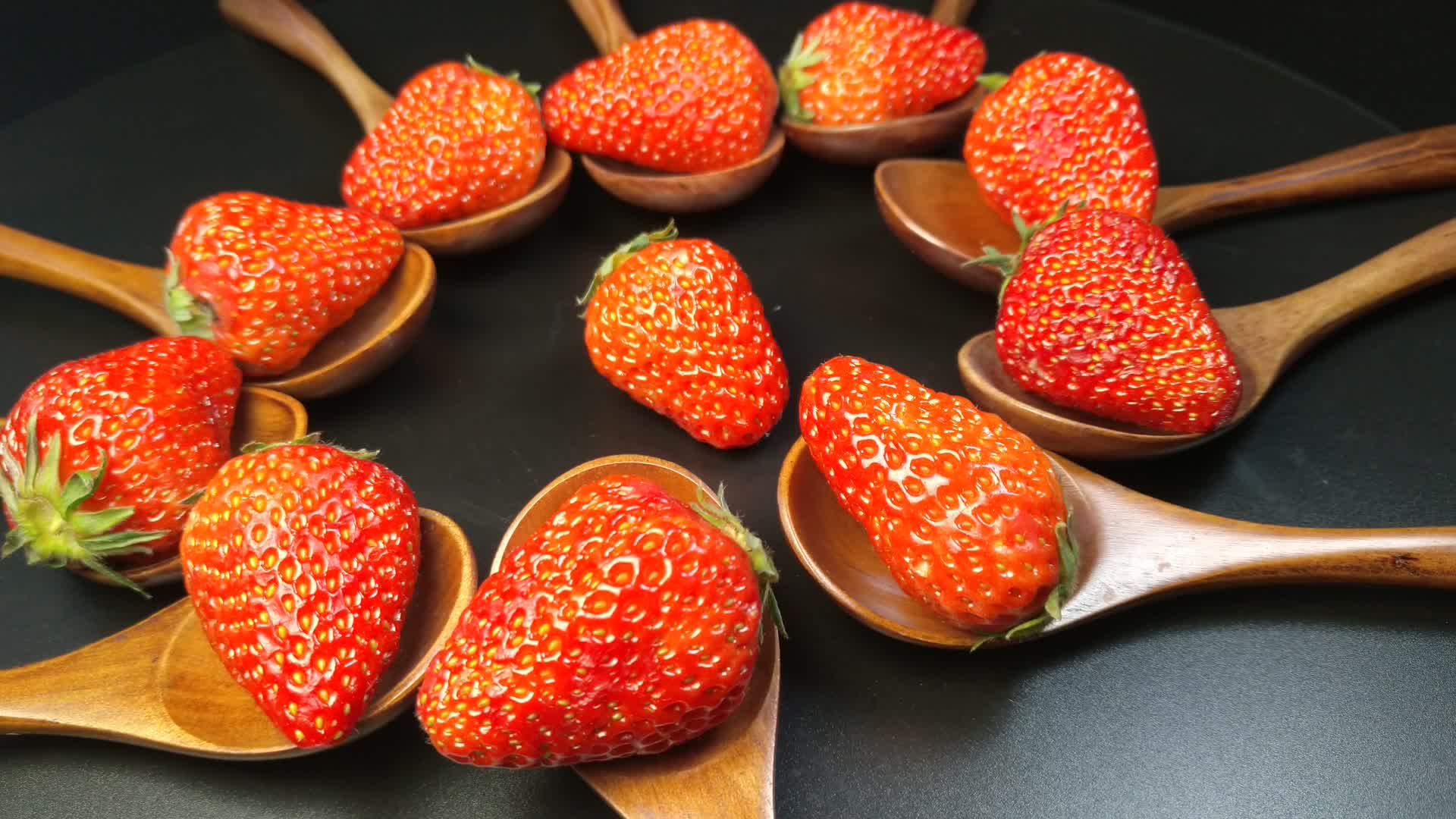 新鲜健康生态有机草莓视频的预览图