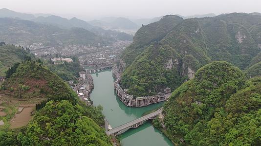 航拍贵州镇远古镇舞阳河视频的预览图